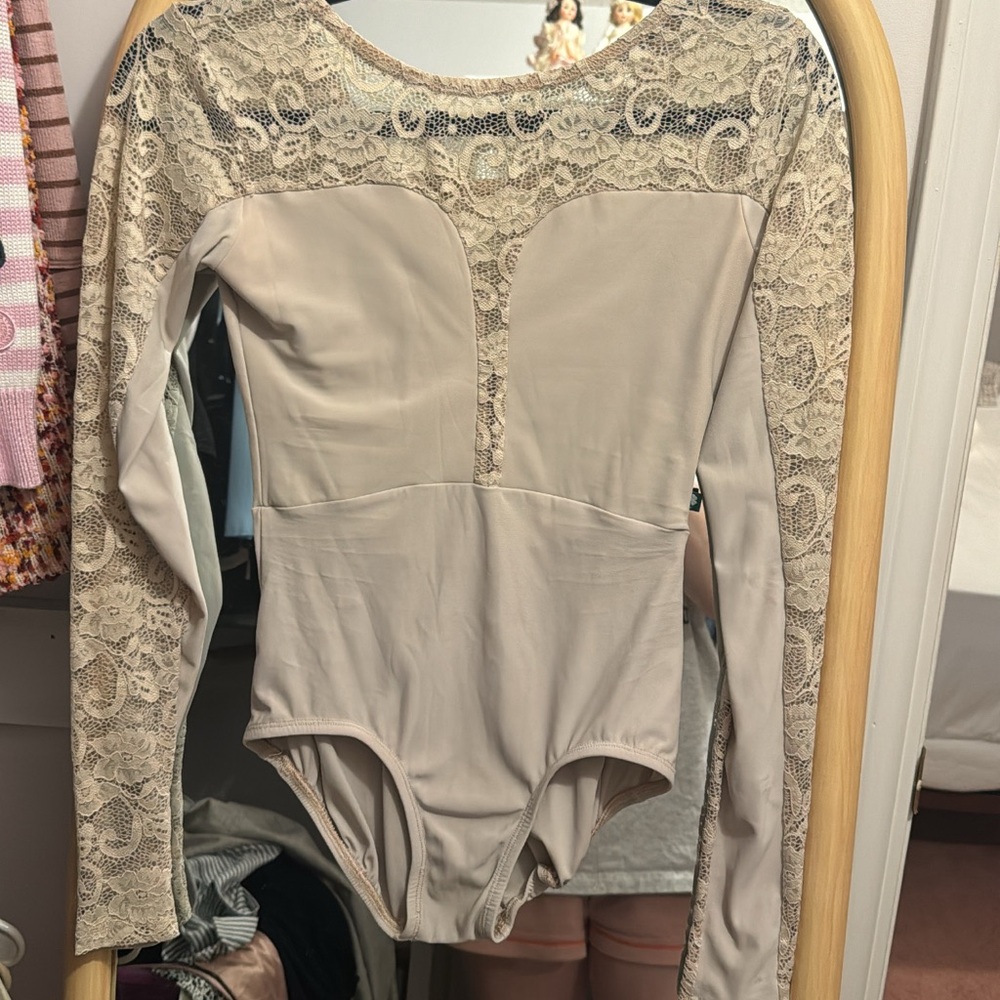 Custom Lucky Leo adult large. Worn a lot but in great condition.